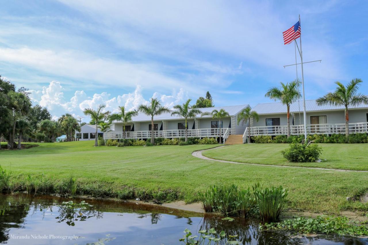 The Rivers Edge Motel LaBelle Exterior photo